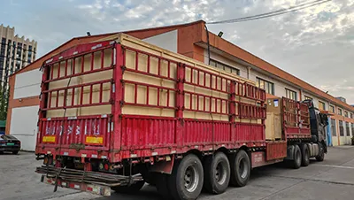 تحميل الشاحنات وإرسالها