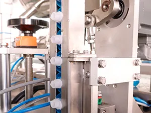 ماكينة تعبئة أكياس ستاند اب بفوهة HFFS ذات فوهة واحدة