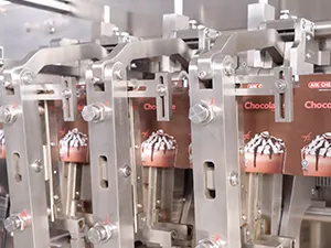 ماكينة تعبئة أكياس فوهات رول ستوك بمحرك سيرفو ذات فوهتين