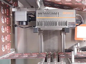 ماكينة تعبئة أكياس فوهات رول ستوك بمحرك سيرفو ذات فوهتين