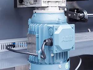 ماكينة تعبئة أكياس سحاب رول ستوك بمحرك سيرفو ذات فوهتين