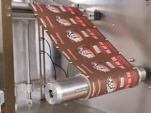 ماكينة تعبئة أكياس مسطحة HFFS ذات فوهتين