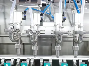 ماكينة تعبئة أكياس رول ستوك جاهزة ذات أشكال خاصة بأربع فوهات