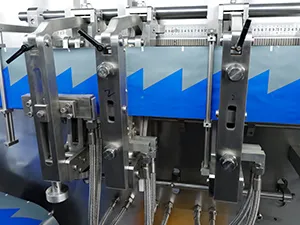 ماكينة تعبئة أكياس رول ستوك ذات فوهتين