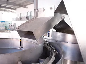 ماكينة تعبئة أكياس الفوهات HFFS ذات فوهتين للتعبئة 