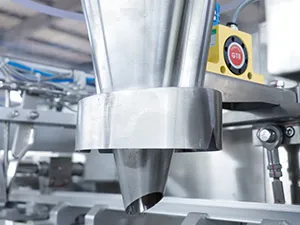 ماكينة تعبئة أكياس سحاب HFFS ذات فوهة تعبئة واحدة