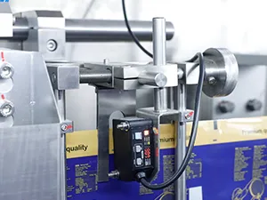 ماكينة تعبئة أكياس سحاب HFFS ذات فوهة تعبئة واحدة