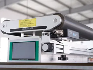 ماكينة تعبئة أكياس سحاب HFFS ذات فوهتين