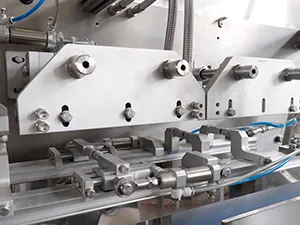 ماكينة تعبئة أكياس جاهزة ذات محرك سيرفو ذات فوهة واحدة