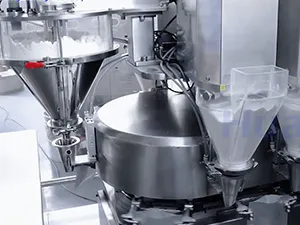 ماكينة تعبئة أكياس سحاب رول ستوك بمحرك سيرفو ذات فوهتين