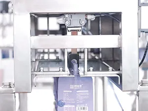 ماكينات تعبئة وتركيب أغطية أكياس الفوهات